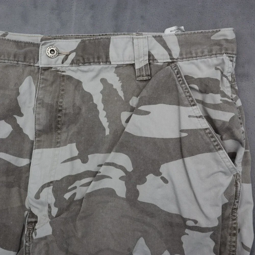 Wrangler Shorts Mens 42 Multicolor Camouflage Belt Loops Button Zip Cargo Shorts